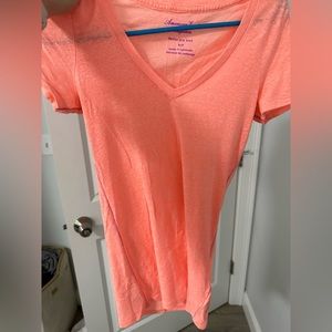 Size small AE favorite tee. Great condition